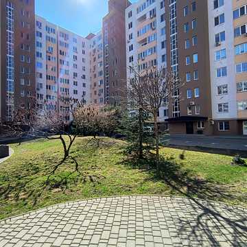 Академіка Сахарова вул., 9