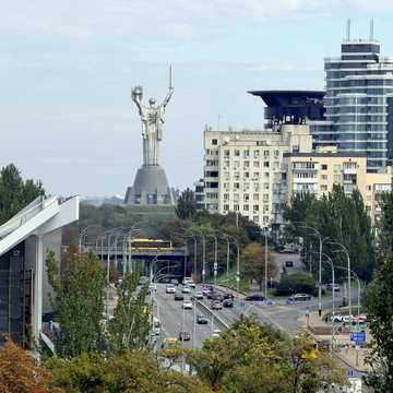 Миколи Міхновського бульв. (Дружби народів), (Будинок)