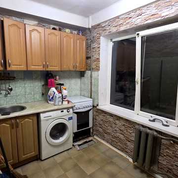 Будівельників вул., 12