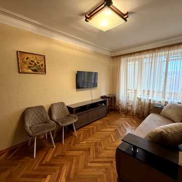 Кафедральна вул., 6