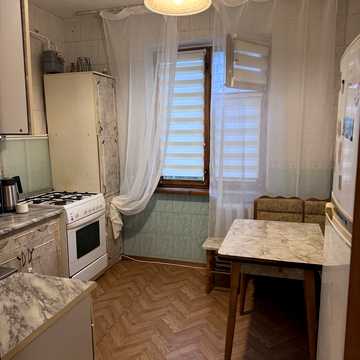 Академіка Корольова вул., 75/1