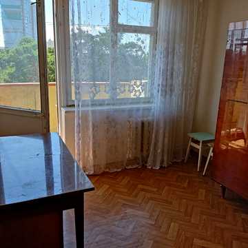 Поліська вул., 26