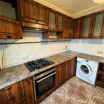 Академіка Корольова вул., 6