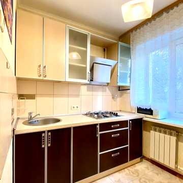 Літературна вул. (Ярослава Галана), 5