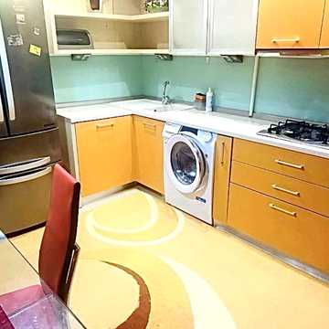 Академіка Корольова вул., 79
