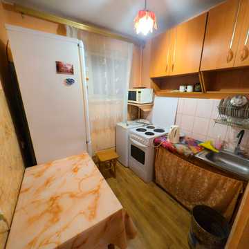 Володимира Сосюри вул., 46