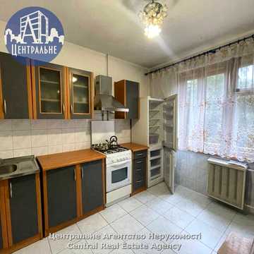 Героїв Крут бульв. (Героїв Сталінграду), 10