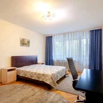 Велика Васильківська вул. (Червоноармійська), 80