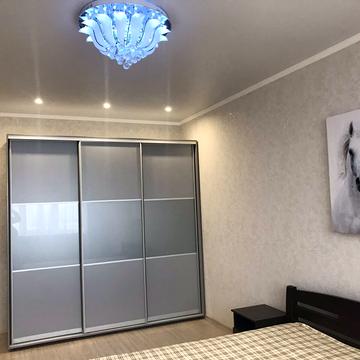 Середньофонтанська вул., 35