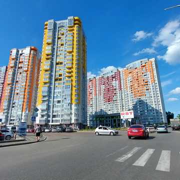 Каховська вул., 56