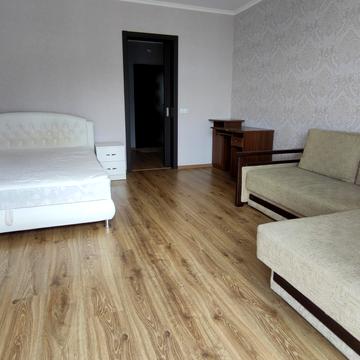 Драгоманова вул., 2