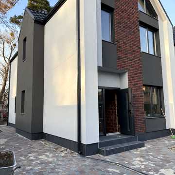 Гетьманська, 8