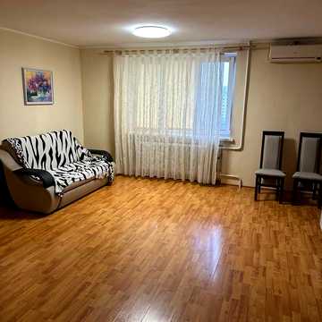 Гоголівська вул., 73
