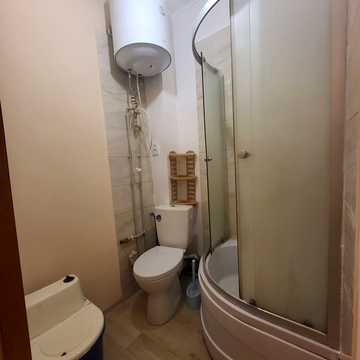 Електровозна вул., 8
