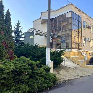 Захисників України вул. (1-го Травня), 1-А