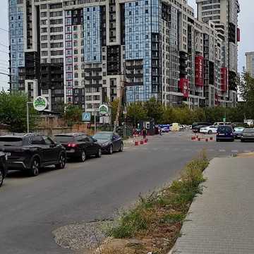 Спортивна вул., 3/1
