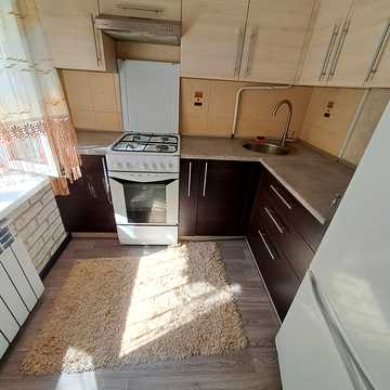 Чарівна вул., 105