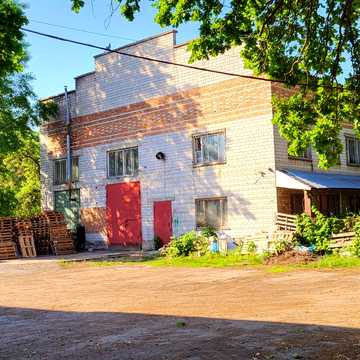 Металургів вул., 15