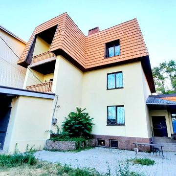 Виконкомівська вул., 56