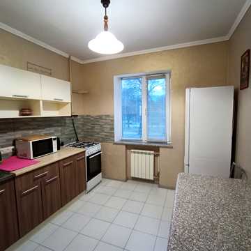 Чорнобильська вул., 4/56