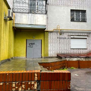 Різдвяна вул., 50