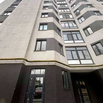 Мисливська вул., 24