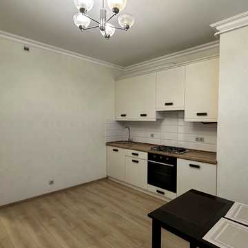 Журавлина вул., 4