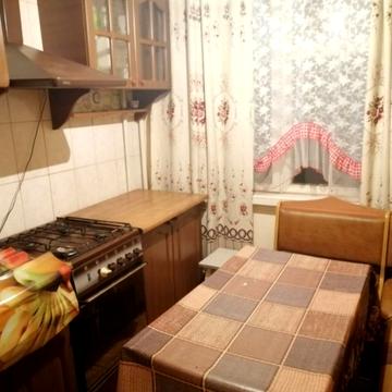 Космонавтів вул., 22
