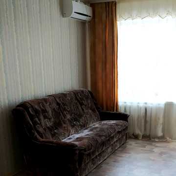 Радистів вул., 4