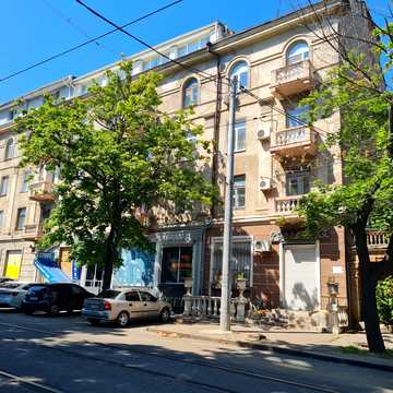 Соборна вул. (Радянська), 4