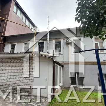 Зброярська вул. (Малиновського), 8