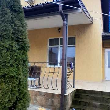 Грушевського вул., 32