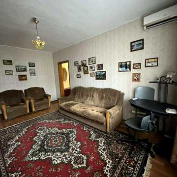 Йорданська вул. (Лайоша Гавро), 3