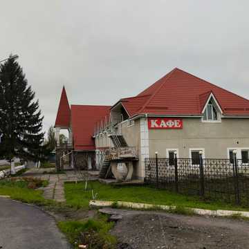 Центральна, 1