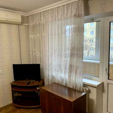 Новоукраїнська вул., 1/3