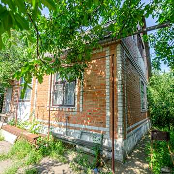 Центральная, 1