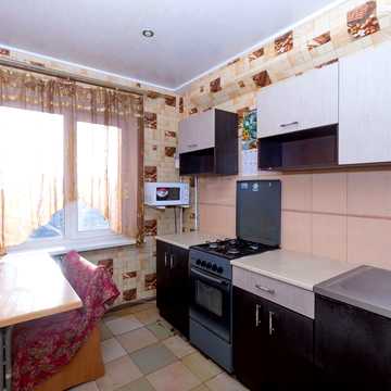 Дніпровські Пороги вул., 35