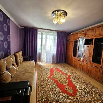 Космонавтів вул., 48а