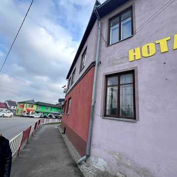 Богдана Хмельницького вул., 1