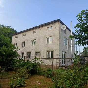 Вишнева, 1
