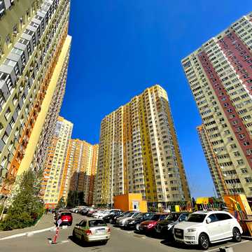 Сім'ї Кульженків вул. (Петра Дегтяренка), 8