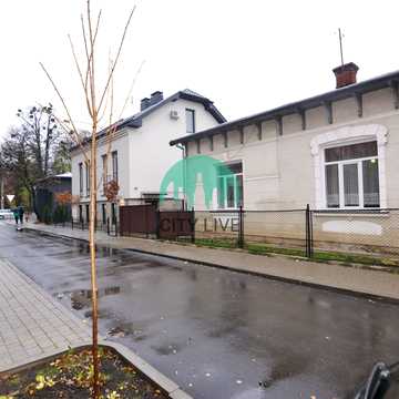 Розумовського вул., 22