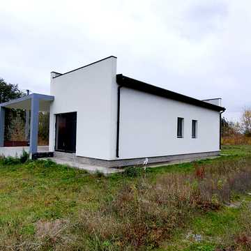 Озерна, 44