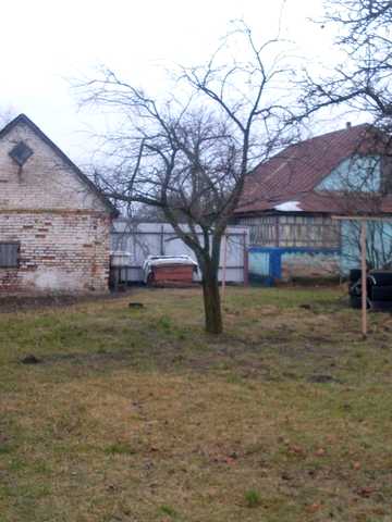 Продаю пів будинку для дачі чи для літнього відпочинку .