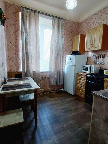 Продам 2-х кімнатну квартиру на пр. Мануйловський 5.