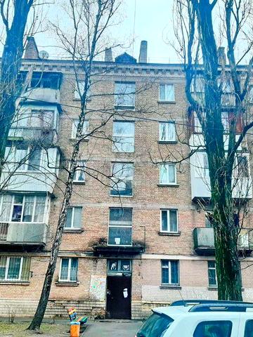 Продаж дешевої квартири поблизу метро Дорогожичі.