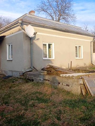 Продам житловий будинок на великій ділянці в м.Рогатин,від центру 5хв
