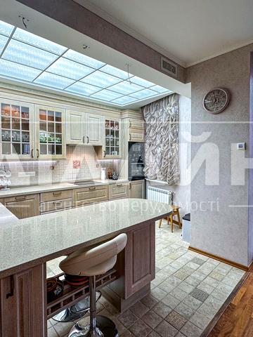 Немировича-Данченка вул., 69а