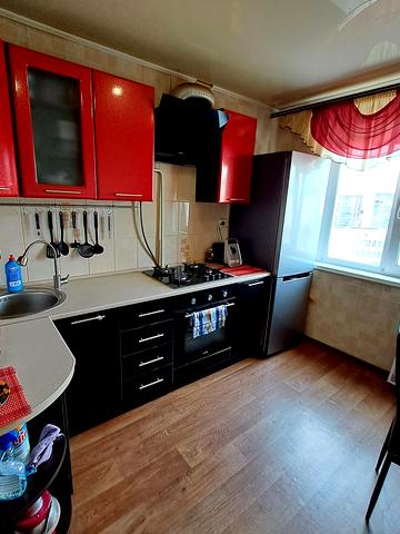 Чарівна вул. (Косигіна), 14