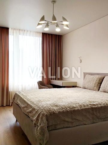 Дніпровська набережна вул., 18-Б